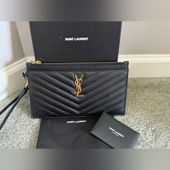 AUTHENTIC YSL CASSANDRE MATELASSÉ LARGE POUCH IN GRAIN DE POUDRE LEATHER - Picture 2 of 10